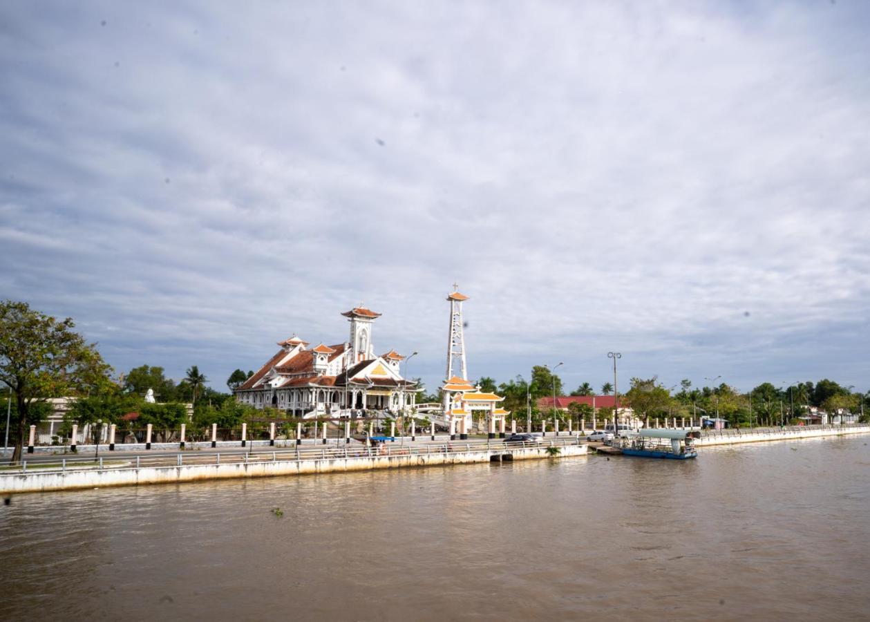 Отель Khach San Bong Sen Vi Thanh Экстерьер фото