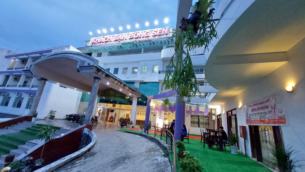 Отель Khach San Bong Sen Vi Thanh Экстерьер фото